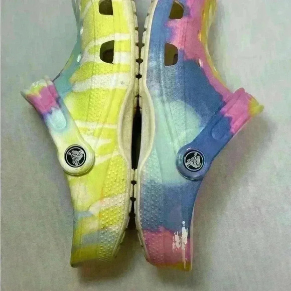 Crocs Unisex-Adult Classic Tie Dye Clogs, Pastel Tie Dye Slingback 7 Women/5 Men - Picture 5 of 10